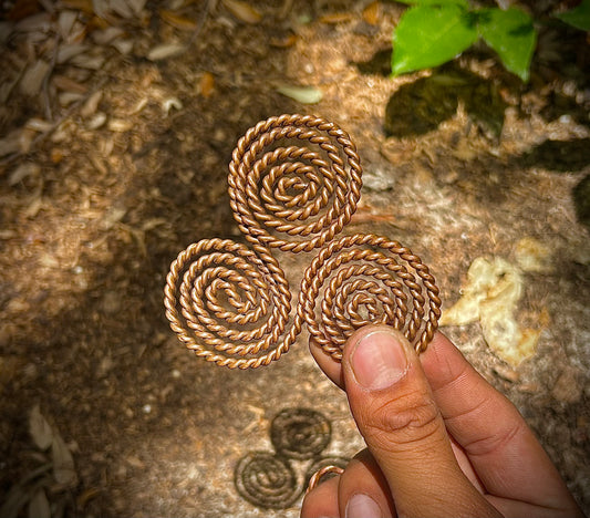 Large Copper Tensor Triskelion  41.25” (104.78 cm) | 177 MHz Scalar Energy Harmonizer for Space Clearing and High-Frequency Healing